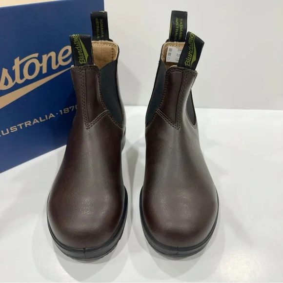 Blundstone 2116 Women’s Chelsea Vegan Ankle Boots - Picture 2 of 10